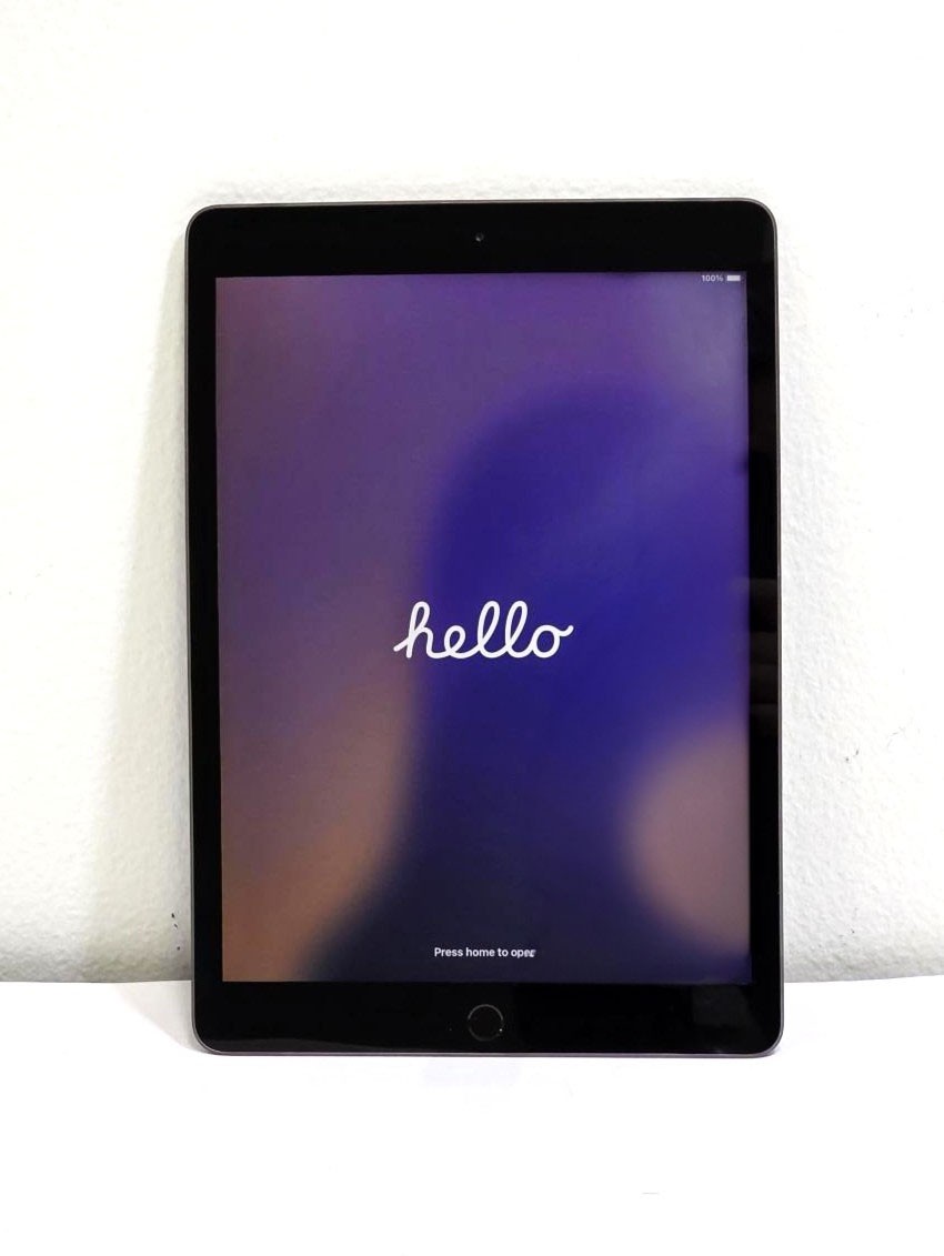 Apple iPad Wi-Fi 32GB Space Gray 8th Gen 3YL92LL/A