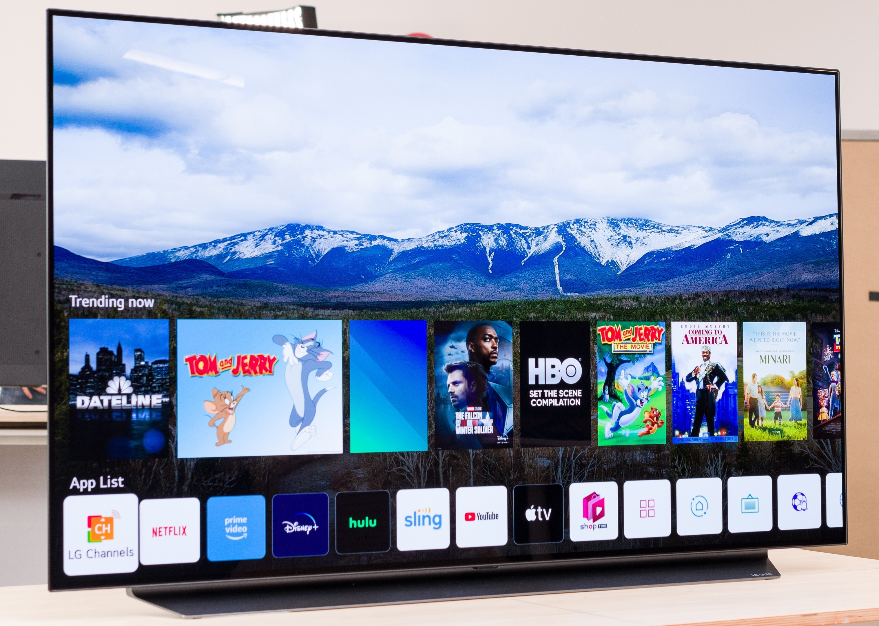 LG CLASS 4K UHD SMART OLED HDR TV