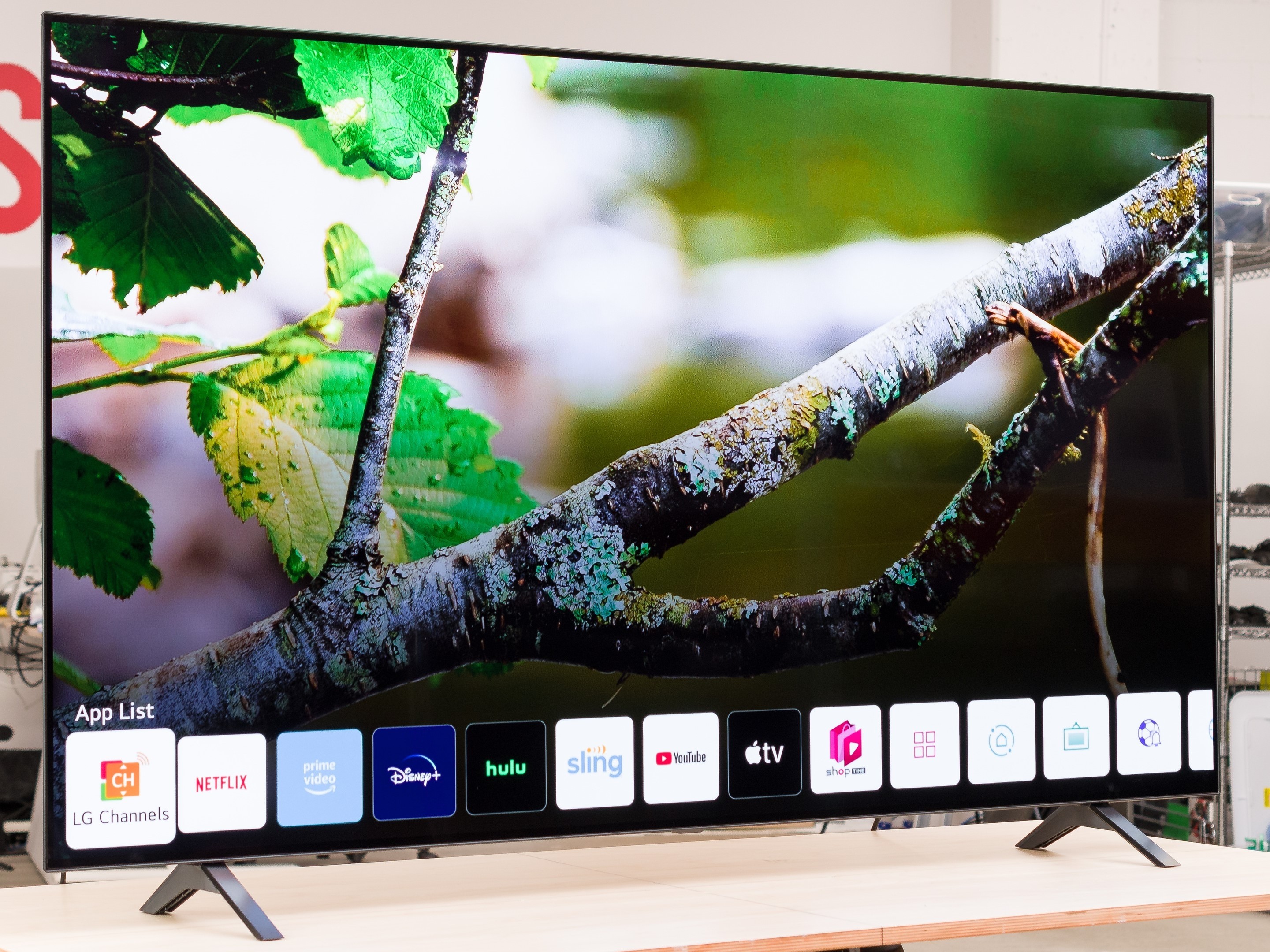 LG CLASS 4K UHD SMART OLED HDR TV